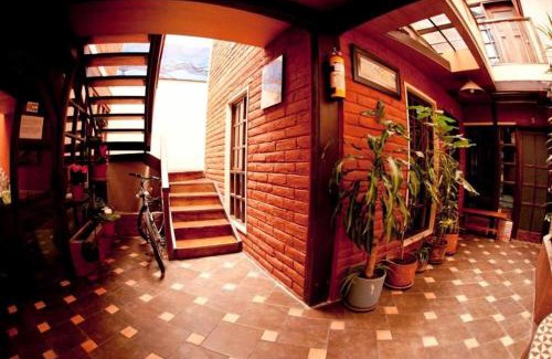 La Mariscal Bed & Breakfast | Casa del Arupo B&B