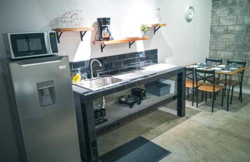 Roble House | Casa del Cafe-Familiar