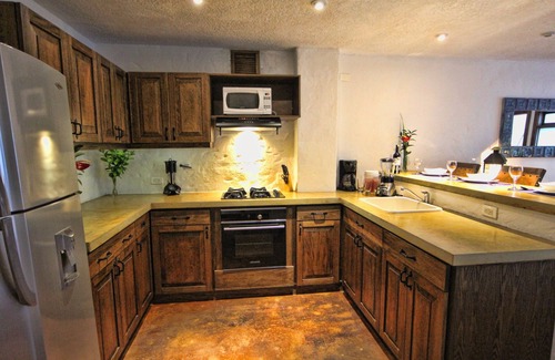 La Florida Apartment | Casa del Reloj OASIS-Luxury, Waterfall, Jacuzzi, Penthouse Suite, 1616 Sq Feet.