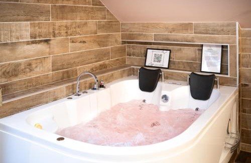 Mulhouse Apartment | Casa del Sol - Jacuzzi & Boho Elegance