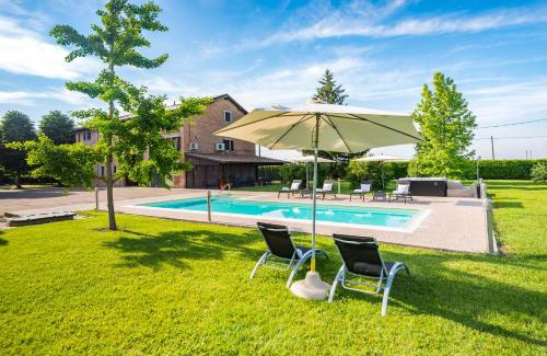 Castelfranco Emilia Villa | Casa delle Noci country house, pool & SPA