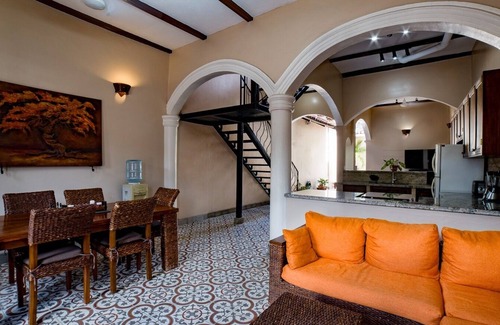 Granada House | CASA DELUS Fabulous Home with Private in Door Pool within Tourist Locationn
