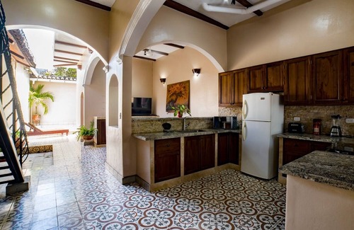 Granada House | CASA DELUS Fabulous Home with Private in Door Pool within Tourist Locationn