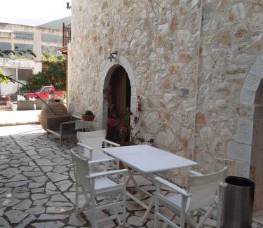 Agios Petros House | Casa di Sofiana by wood and stone
