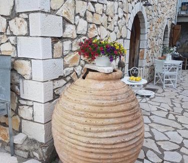 Agios Petros House | Casa di Sofiana by wood and stone