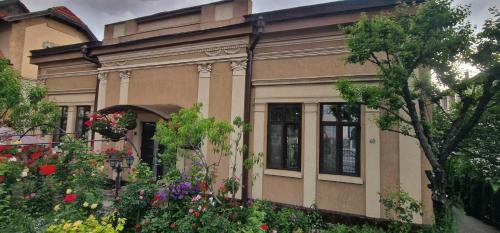 Campulung Moldovenesc House | Casa Domnească Rarau