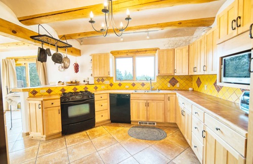 Valdez House | ★ Casa Dos Burros- Fireplace, Hot Tub, Ski, Hike, 🏔 Views, 🐶Dog Friendly