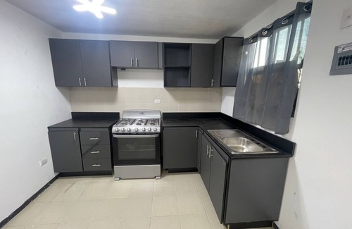 Apodaca House | Casa dos pisos