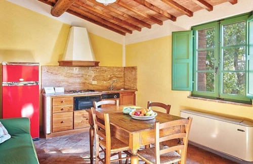Santarello House | Casa Emide D: A graceful apartment in a history-rich eighteenth-century estate, with Free WI-FI.