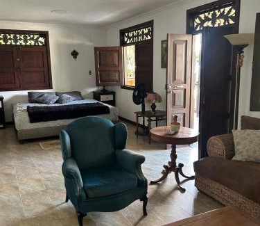 Armenia House | Casa en Armenia con Piscina muy cerca al Parque del Café