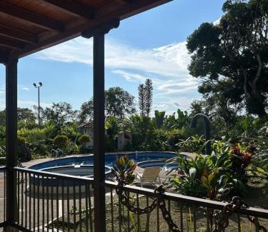 Armenia House | Casa en Armenia con Piscina muy cerca al Parque del Café