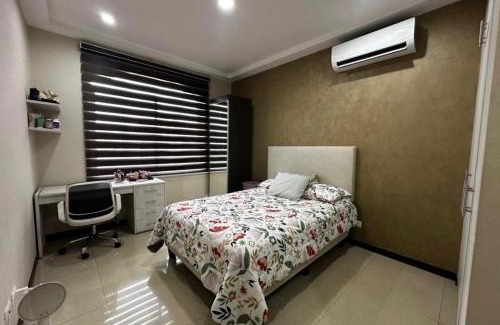 Samborondon House | casa en ciudad celeste