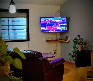 Tulancingo Apartment | Casa equipada con estacionamiento privado y jardín