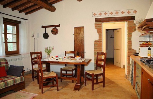 Po' Bandino House | Casa Erbetta F: A characteristic and welcoming apartment that is part of an ancient country house surrounded by the greenery, with Free WI-FI.