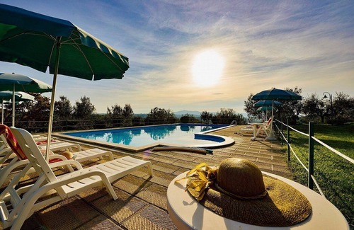 Po' Bandino House | Casa Erbetta F: A characteristic and welcoming apartment that is part of an ancient country house surrounded by the greenery, with Free WI-FI.