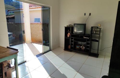 Nossa Senhora Aparecida House | Casa espaçosa em frente à pracinha