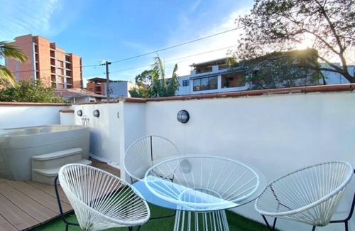 Laureles - Estadio Apartment | Casa Esquina 301 Elegant apt with jacuzzi