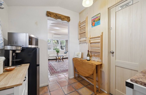 Mira Monte Apartment | Casa Esquina: Cozy Studio in the Ojai Valley's “Mo Town”