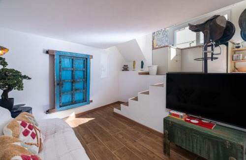 Estombar Apartment | Casa Estábulo- Cozy Rustic Farmhouse (HORSE LOFT)