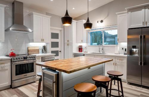 Stoneybrook House | Casa Evergreen - Outdoor Grille Patio with Putt