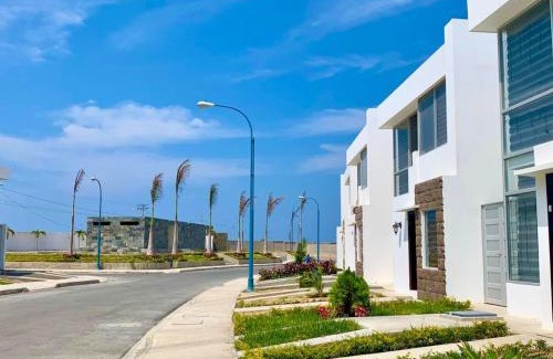 Manta House | Casa Familiar a Pasos del Mar Playa y Felicidad