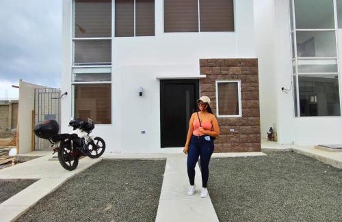 Manta House | Casa Familiar a Pasos del Mar Playa y Felicidad