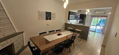 Belen de Escobar Apartment | Casa familiar con doble patio, cochera, fácil acceso en el centro de Escobar