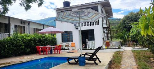 Apulo House | CASA FAMILIAR Y DE DESCANSO VILLA LORENZA - APULO CUND.