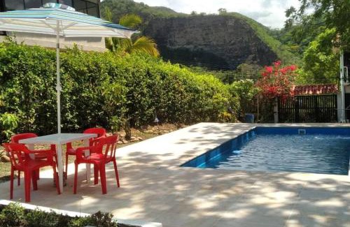 Apulo House | CASA FAMILIAR Y DE DESCANSO VILLA LORENZA - APULO CUND.