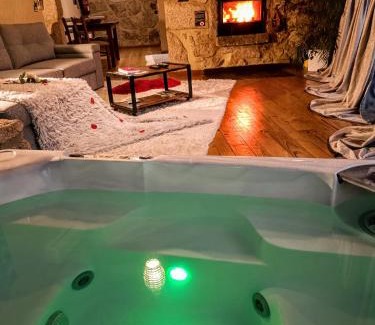 Arcos de Valdevez Resort | Casa Favo de Mel - Jacuzzi Privado & Lareira - Piscina