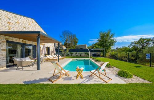 Stifanici Villa | Casa Fiore Viola for 8 people with heated pool