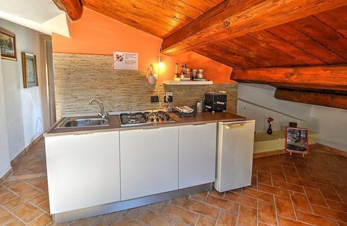 Spoleto House | Casa Geranio B: A modern and graceful apartment situated in a quiet location, a few minutes from the town center, with Free WI-FI.