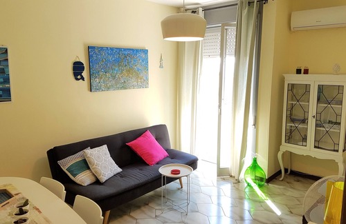 Pozzallo Apartment | Casa Giardina apartment a stone's throw from the sea
