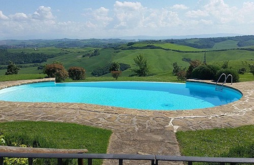 Torre A Castello House | Casa Glenda: A characteristic and welcoming two-story apartment that is part of an ancient country house located on top of a small hill, with Free WI-FI.