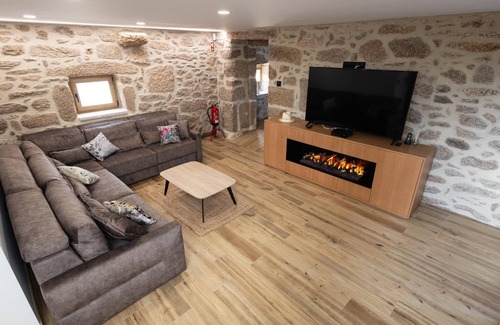 Valenca House | Casa Grande de Gondomil | Padel | Swimming Pool | Table Tennis | Foosball