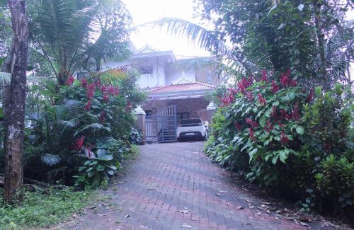 Devikolam House | Casa Grande Homestay Anaviratty Munnar