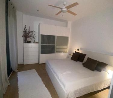 Montgat Apartment | Casa grande y céntrica con piscina en zona peatonal