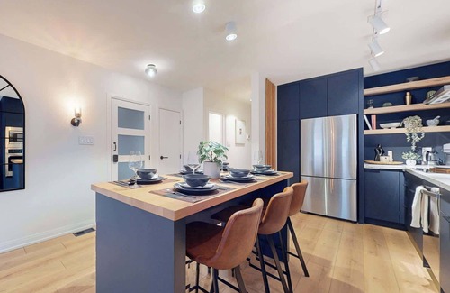 Leslieville Hotel | Casa Hotel Elegant 2BR Suite in Leslieville!