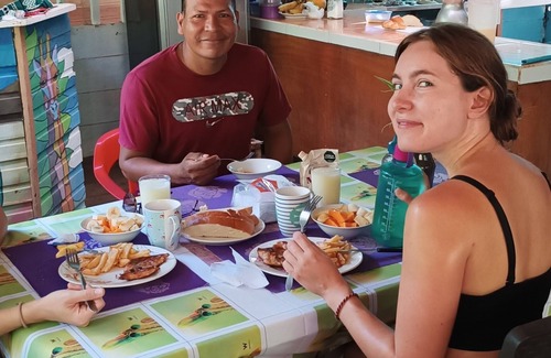 Puerto Narino Apartment | Casa Hotel Rodeadas de la Naturaleza y Voses Silvestre, Amaneces con Aves , 🙉
