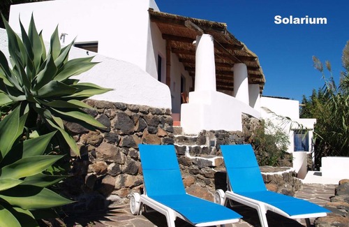 Alicudi Porto House | Casa Ibiscus Resort