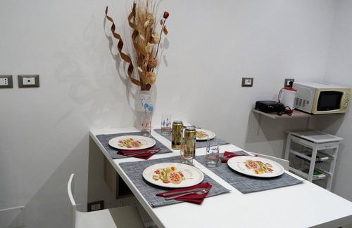 Historic Center Apartment | Casa In Paradiso, entire apartment with balcony-historic center/Pratello