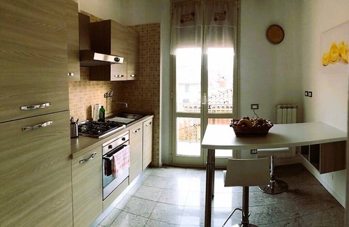 Historic Center Apartment | Casa In Paradiso, entire apartment with balcony-historic center/Pratello