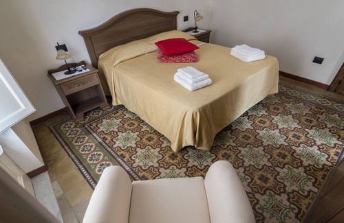 Castelbuono Apartment | Casa in Piazza, in the historic center of Castelbuono