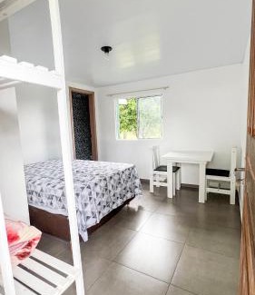 Riviera House | Casa inteira em chácara, 20 min centro.