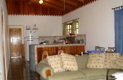 Baru House | Casa Jane in Alfombra / Tinamastes