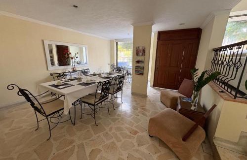 Ciudad Jardin Bed & Breakfast | Casa Jardin del Lago