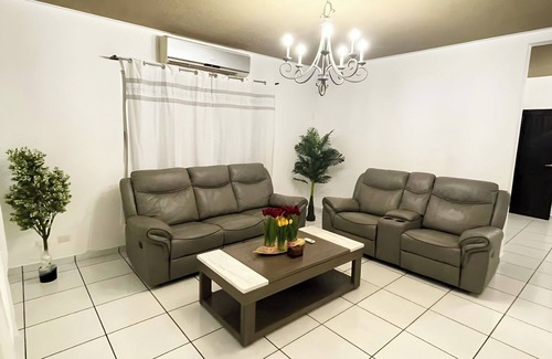 Sector 1 Nor-Oeste House | Casa Jardines Inn with Mountain View