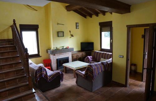 Navarredonda de Gredos Ski Chalet | Casa la Cabañuela