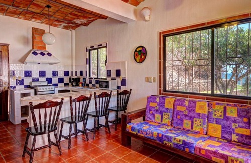 Los Ayala House | Casa las Mariposas Bungalow 1