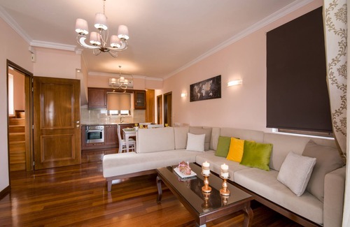 Kato Stalos House | Casa Leone Suites